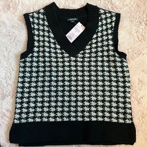 NWT Houndstooth Sweatervest